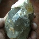Cuarzo (variedad ahumado)<br />Afloramiento de El Collado, Plutón de La Cabrera, El Collado, Bustarviejo, Comarca Sierra Norte, Comunidad de Madrid, España<br />10,9x6,7 cms.<br /> (Autor: Gelo)