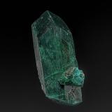 Dioptase<br />Kaokoveld Plateau, Kunene Region, Namibia<br />4.4 x 1.7 cm<br /> (Author: am mizunaka)