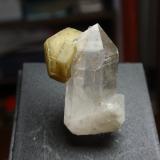 Cuarzo (variedad hialino) con Siderita<br />Minas da Panasqueira, Aldeia de São Francisco de Assis, Covilhã, Castelo Branco, Cova da Beira, Centro, Portugal<br />15x25 mm<br /> (Autor: Ignacio)
