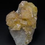 Fluorite, Quartz<br />El Portezuelo, Sierra de Ascasti, Catamarca, Argentina<br />8.1 x 5.2 cm<br /> (Author: am mizunaka)