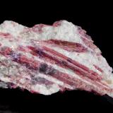 Elbaite (variety rubellite)Lilypad Lakes pegmatites, Distrito Kenora, Northern Ontario Region, Ontario Province, Canada3.0 x 3.7 x 7.0 cm (Author: crosstimber)