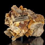 Baryte, Hemimorphite<br />San Giovanni Mine, Punta della Torre, Iglesias, Sud Sardegna Province, Sardinia/Sardegna, Italy<br />8,5 x 6,0 x 6,0 cm<br /> (Author: Niels Brouwer)