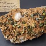 Chalcopyrite on Siderite<br />Schmiedeberg Mine, Gosenbach, Siegen, Siegen-Wittgenstein District, Arnsberg, North Rhine-Westphalia/Nordrhein-Westfalen, Germany<br />9,5 x 5 cm<br /> (Author: Andreas Gerstenberg)