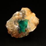 Beryl (variety emerald), Calcite<br />Peñas Blancas Mine, Municipio San Pablo de Borbur, Western Emerald Belt, Boyacá Department, Colombia<br />31x27x28mm, xls=11 & 8mm<br /> (Author: Fiebre Verde)