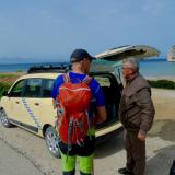 Por un precio razonable el taxista nos esperó las cuatro horas que duró la excursión, nos recogió en un punto de la costa distinto de donde nos dejó en la mañana, nos acompañó a un pueblo cercano a comer y finalmente nos llevó al puerto a coger el ferry de vuelta. Todo un ejemplo de la legendaria hospitalidad marroquí. (Autor: Josele)