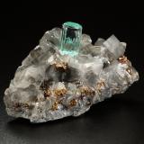 Beryl (variety emerald), Calcite, PyriteMuzo (distrito minero), Cinturón Esmeraldífero Occidental, Departamento Boyacá, Colombia56x31x24mm, xl=12mm (Author: Fiebre Verde)