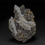 Quartz, Andradite<br />Bor Pit, Dalnegorsk B deposit, Dalnegorsk, Dalnegorsk Urban District, Primorsky Krai, Russia<br />6.8 x 4.7 cm<br /> (Author: am mizunaka)