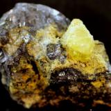 Anglesita<br />Touissit, Distrito Touissit, Provincia Jerada, Región Oriental, Marruecos<br />45 x 32 x 31 mm.<br /> (Autor: José Luis Zamora)