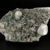 Beryl (variety emerald), Calcite, PyriteChivor (distrito minero), Municipio Chivor, Cinturón Esmeraldífero Oriental, Departamento Boyacá, Colombia89x138x35mm, 15+ xls up to 10mm (Author: Fiebre Verde)