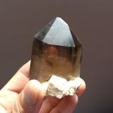 Cuarzo (variedad ahumado)<br />Monte Xiabre, Vilagarcía de Arousa, Comarca O Salnés, Pontevedra, Galicia / Galiza, España<br />10x5 cm aprox<br /> (Autor: ximocompany)