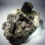 Dravita y Mica.<br />Araçuaí, Vale do Jequitinhonha, Minas Gerais, Brasil<br />95x70 cristal mayor 25x25 mm.<br /> (Autor: Jesus Franquesa Baucells)