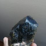 Cuarzo (variedad ahumado) con Epidota<br />Monte Xiabre, Vilagarcía de Arousa, Comarca O Salnés, Pontevedra, Galicia / Galiza, España<br />9x6,5<br /> (Autor: ximocompany)
