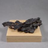 Plata nativa pseudomórfica de DyscrasitaMina Uranium número 21 (pozo número 21), Háje, P&#345;íbram, Región Bohemia Central, Bohemia, República Checa8 x 2,7 x 2,7 cm. (Autor: J. G. Alcolea)