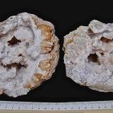 QuartzIndiana, USABoth are about 9 cm (Author: Bob Harman)