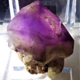Cuarzo (variedad amatista)<br />Pedrera Can Súria (Pedrera Guixeres), Maçanet de la Selva, Comarca La Selva, Gerona / Girona, Cataluña / Catalunya, España<br />3x2,5 cm.<br /> (Autor: Adri Rodríguez)