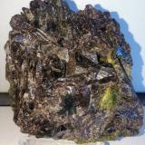 Axinita-(Fe)<br />Barranc de les Collades, Pantà d'Escales, Casterner de les Olles, Tremp, Comarca Pallars Jussà, Lérida / Lleida, Cataluña / Catalunya, España<br />7x7 cm.<br /> (Autor: Adri Rodríguez)