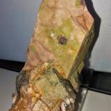 Microclina, Clinozoisita, Cuarzo<br />Can Vernenc, Massís del Montnegre, La Batllòria, Sant Celoni, Comarca Vallès Oriental, Barcelona, Cataluña / Catalunya, España<br />9x5,5 cm<br /> (Autor: Adri Rodríguez)
