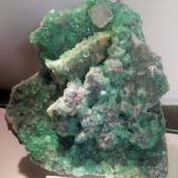 Calcita, Fluorita<br />Pedrera Berta, Turó de Can Domènech, Serra de Roques Blanques, Sant Cugat del Vallès-El Papiol, Comarca Vallès Occidental / Baix Llobregat, Barcelona, Cataluña / Catalunya, España<br />8x7 cm.<br /> (Autor: Adri Rodríguez)