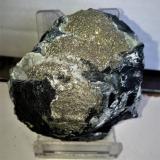 Pirita<br />Pedrera Turó de Montcada, Montcada i Reixac, Comarca Vallès Occidental, Barcelona, Cataluña / Catalunya, España<br />7x6 cm.<br /> (Autor: Adri Rodríguez)