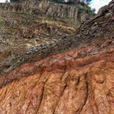 Granito y basaltoCan Súria Quarry (Guixeres Quarry), Maçanet de la Selva, Comarca La Selva, Gerona / Girona, Catalonia / Catalunya, Spain (Autor: Emilio Téllez)