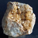 Dolomita<br />Minas de hierro de Ojos Negros, Ojos Negros, Comarca Jiloca, Teruel, Aragón, España<br />8.5 x 8.5 cm<br /> (Autor: Pedro Antonio)