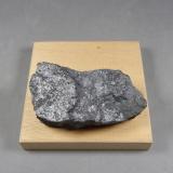 Geocronita<br />Mina Uranium número 16 (pozo número 16), Háje, Příbram, Región Bohemia Central, Bohemia, República Checa<br />7,2 x 3,5 x 2,7 cm.<br /> (Autor: J. G. Alcolea)