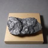 Geocronita<br />Mina Uranium número 16 (pozo número 16), Háje, Příbram, Región Bohemia Central, Bohemia, República Checa<br />7,2 x 3,5 x 2,7 cm.<br /> (Autor: J. G. Alcolea)