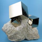 Pyrite<br /><br />95 mm x 78 mm. Main crystal: 52 mm wide, 31 mm on edge. Weight: 512 g<br /> (Author: Carles Millan)