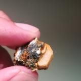 Feldespato y Epidota<br />Santiago de Compostela, Comarca Santiago, La Coruña / A Coruña, Galicia / Galiza, España<br />3x1,5 cm<br /> (Autor: ximocompany)