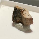 Stilbita-Ca (Estilbita-Ca)<br />Cantera Cillarga, Linar da Raina, Ponteareas, Comarca El Condado, Pontevedra, Galicia / Galiza, España<br />Pieza de 2x1,2 cm aprox<br /> (Autor: ximocompany)