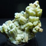 Piromorfita con Plumbogummita<br />Zona Yangshuo / Laohu, Montes Haiyang, Prefectura Guilin, Región Autónoma Guangxi Zhuang, China<br />6 x 4 cm.<br /> (Autor: javier ruiz martin)