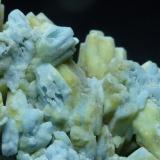 Piromorfita con Plumbogummita<br />Zona Yangshuo / Laohu, Montes Haiyang, Prefectura Guilin, Región Autónoma Guangxi Zhuang, China<br />6 x 4 cm.<br /> (Autor: javier ruiz martin)