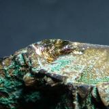 Calcopirita recubierta de Malaquita.Cantera Azcárate (Azkarate), Eugui, Esteríbar, Comarca Auñamendi, Comunidad Foral de Navarra (Navarra), España5 x 3 cm. (Autor: javier ruiz martin)