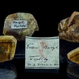 Baryte<br />Teplice (Teplitz), Teplice District, Ústí Region, Bohemia, Czech Republic<br />4,0 x 3,4 x 2,7 cm<br /> (Author: Niels Brouwer)