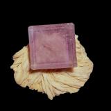 Fluorita<br />La Cabaña, Valdelmar, zona minera de Berbes, Berbes, Ribadesella, Comarca Oriente, Principado de Asturias (Asturias), España<br />6,5x5,5x5 cm.<br /> (Autor: Nacho)