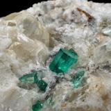 Beryl (variety emerald), Calcite, Quartz, FluoriteMina Peñas Blancas, Municipio San Pablo de Borbur, Cinturón Esmeraldífero Occidental, Departamento Boyacá, Colombia100x61x65mm, main xls=7 &amp; 7mm (Author: Fiebre Verde)