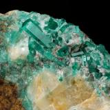 Beryl (variety emerald), Calcite<br />Peñas Blancas Mine, Municipio San Pablo de Borbur, Western Emerald Belt, Boyacá Department, Colombia<br />52x80x79mm, main xl=12mm<br /> (Author: Fiebre Verde)