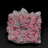 Rhodochrosite, QuartzOppu Mine, Nishimeya-mura, Nakatsugaru District, Aomori Prefecture, Tohoku Region, Honshu Island, Japan7.1 x 8.4 cm (Author: am mizunaka)