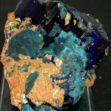 Azurita con Cerusita<br />Pozo IX (Puit IX), Touissit, Distrito Touissit, Provincia Jerada, Región Oriental, Marruecos<br />3,5cm x 2,5cm x 4cm<br /> (Autor: srm13151)