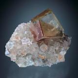 FluoriteDistrito minero Wölsendorf, Alto Palatinado/Oberpfalz, Baviera/Bayern, Alemania5x4x2 cm overall size (Author: Jesse Fisher)