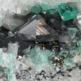 Beryl (variety emerald), Calcite, PyriteCoscuez (distrito minero), Municipio San Pablo de Borbur, Cinturón Esmeraldífero Occidental, Departamento Boyacá, Colombia122x65x48mm, xls up to 8mm (Author: Fiebre Verde)