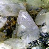 TarbuttitaMina Kabwe (Mina Broken Hill), Kabwe (Kabwe-Ka Mukuba), Distrito Kabwe, Provincia Central, ZambiaCristal central de 3 mm. (Autor: Antonio P. López)