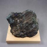 Valleriita<br />Mina Little Chief, Cinturón del Cobre Whitehorse, Distrito minero Whitehorse, Territorio Yukon, Canadá<br />7,6 x 6,7 x 1,9 cm.<br /> (Autor: J. G. Alcolea)