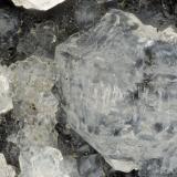 Gmelinite, PhillipsiteDevils Backbone, North Fork of John Day River, Ritter, Grant County, Oregon, USAFOV = 4.2 mm (Author: Doug)
