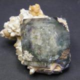 Fluorite and QuartzOkorusu Mine, Otjiwarongo District, Otjozondjupa Region, Namibia51mm x 54mm x 35mm (Author: Heimo Hellwig)