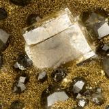 Heulandite, Analcime<br />Four Mile Quarry, Porter, Grays Harbor County, Washington, USA<br />FOV = 1.6 mm<br /> (Author: Doug)