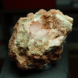 Cuarzo (variedad rosa)<br />Yacimiento de cuarzos rosas, Embalse de Pálmaces, Pálmaces de Jadraque, Comarca Sierra norte de Guadalajara, Guadalajara, Castilla-La Mancha, España<br />30x20 mm30x30 mm<br /> (Autor: Ignacio)
