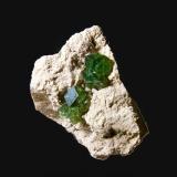 Andradita (variedad demantoide) (Grupo Granate)<br />Labores Antetezambato, Antetezambato, Comuna Maherivaratra, Distrito Ambanja, Provincia Antsiranana, Madagascar<br />5,4 x 4,1 cm.<br /> (Autor: Xavier Bordas)