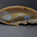 Cuatia agate cut and polished. Specimen shows chromatography. (Author: condoragatemines)