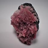 Rhodonite<br />San Martín Mine, Chiurucu (Chiuruco), Huallanca District, Bolognesi Province, Ancash Department, Peru<br />39 mm x 27 mm x 18 mm<br /> (Author: Don Lum)